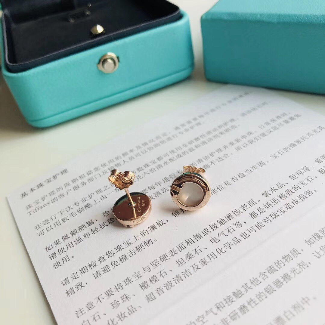 18K T Mother-Of-Pearl Circle Earrings
