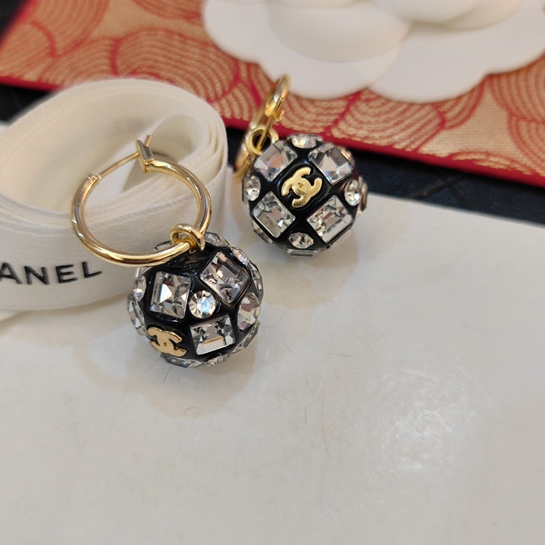 18K CC Round Crystals Earrings