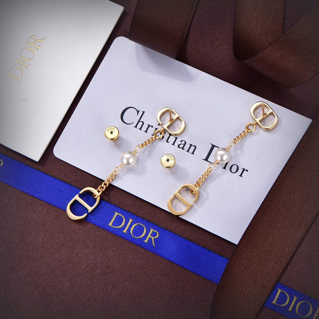 18K CD 30 Montaigne Earrings