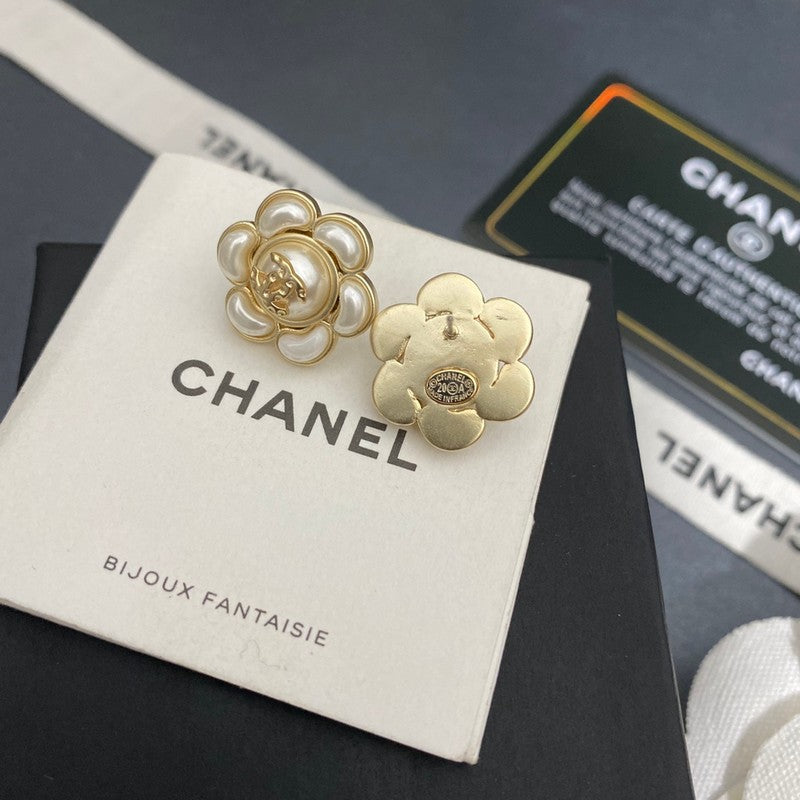 18K CC Flower Pearl Gold Earrings