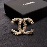 18K CC Pearl Twist Gold Brooch