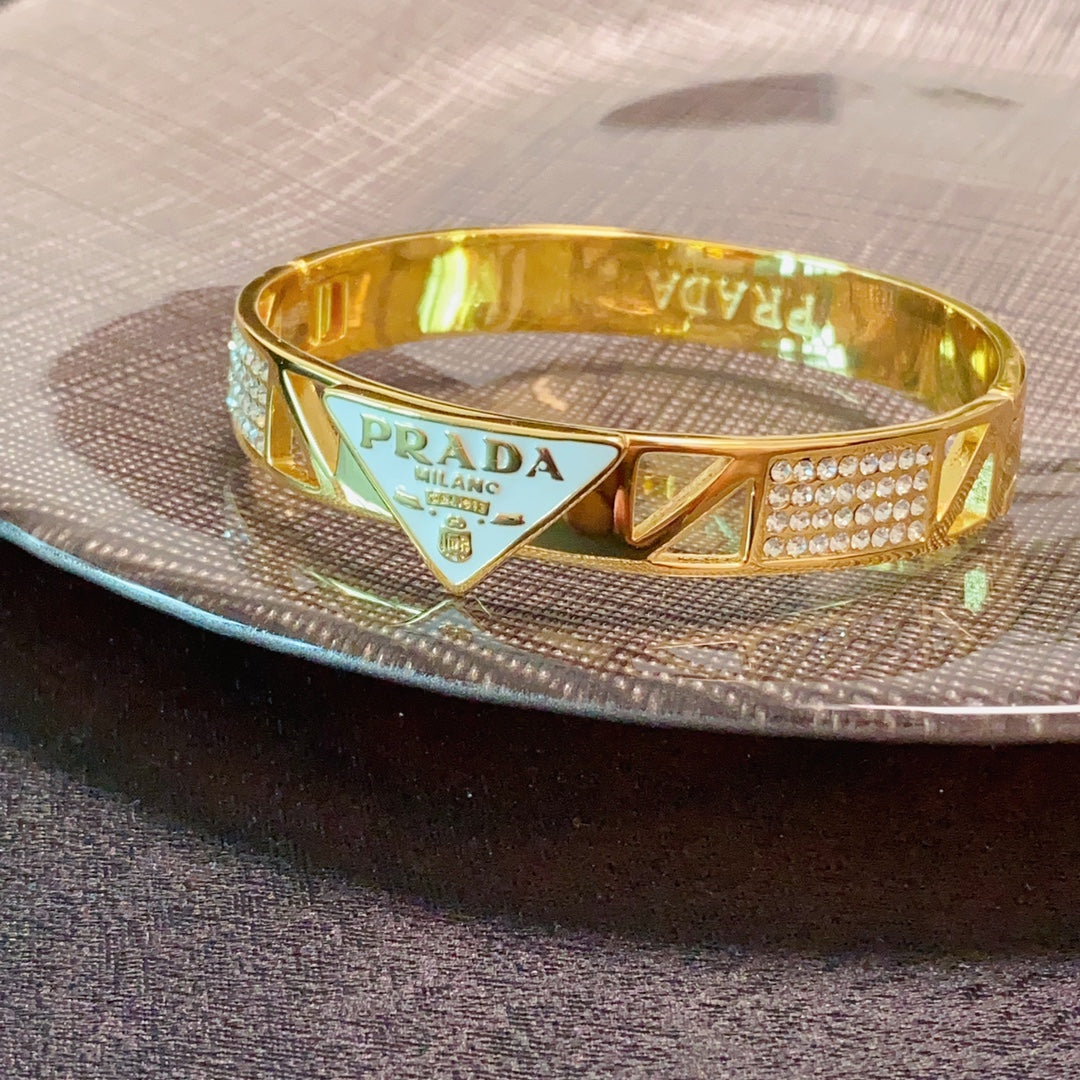 18K Pra Triangle Diamond Bracelet