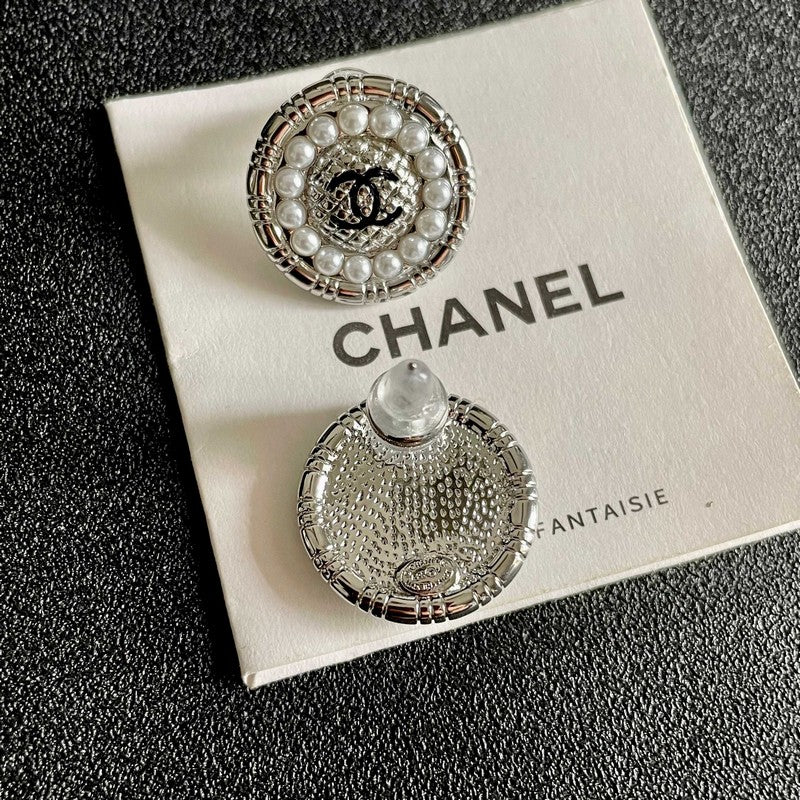 18K CC Pearl Round Vintage Earrings