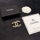 18K CC Pearl Twist Gold Brooch